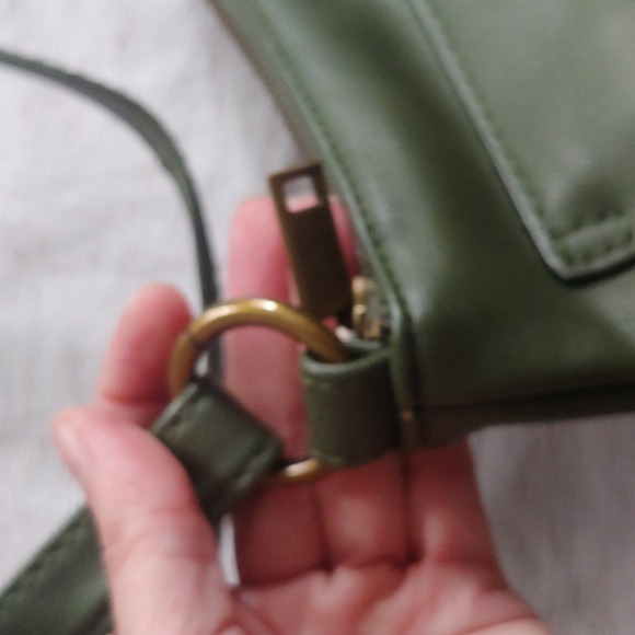 UNIVERSAL THREADS OLIVE GREEN CROSSBODY - Picture 4 of 8